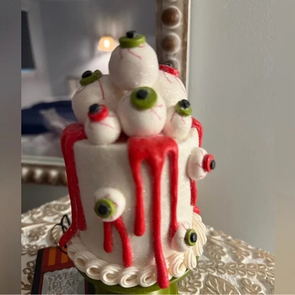 Spooky Eyeball Cake Decoration - Red and Green